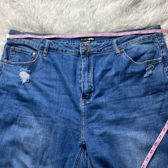 Fashion Nova Flare Jeans - Picture 7 of 8